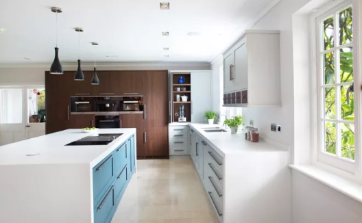 成都别墅装修设计师给每个厨房添加一点颜色你觉得怎么样？